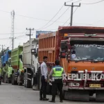 Truk Tambang Bikin Buntut: Dishub dan Polres Rembang Pasang Rambu Lalu Lintas di Desa Sudan