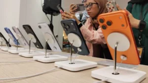 Dolar AS Menguat, Harga iPhone Melonjak hingga Rp500 Ribu, BBM Subsidi Aman