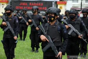 Kekacauan di Pameungpeuk: Oknum Polisi Bersenjata Tajam Mengancam Warga
