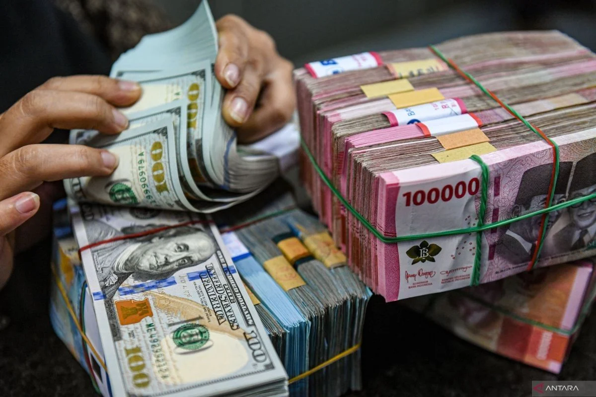 Rupiah Hari Ini: Tertekan oleh Kenaikan BI Rate dan Sentimen Pasar Global