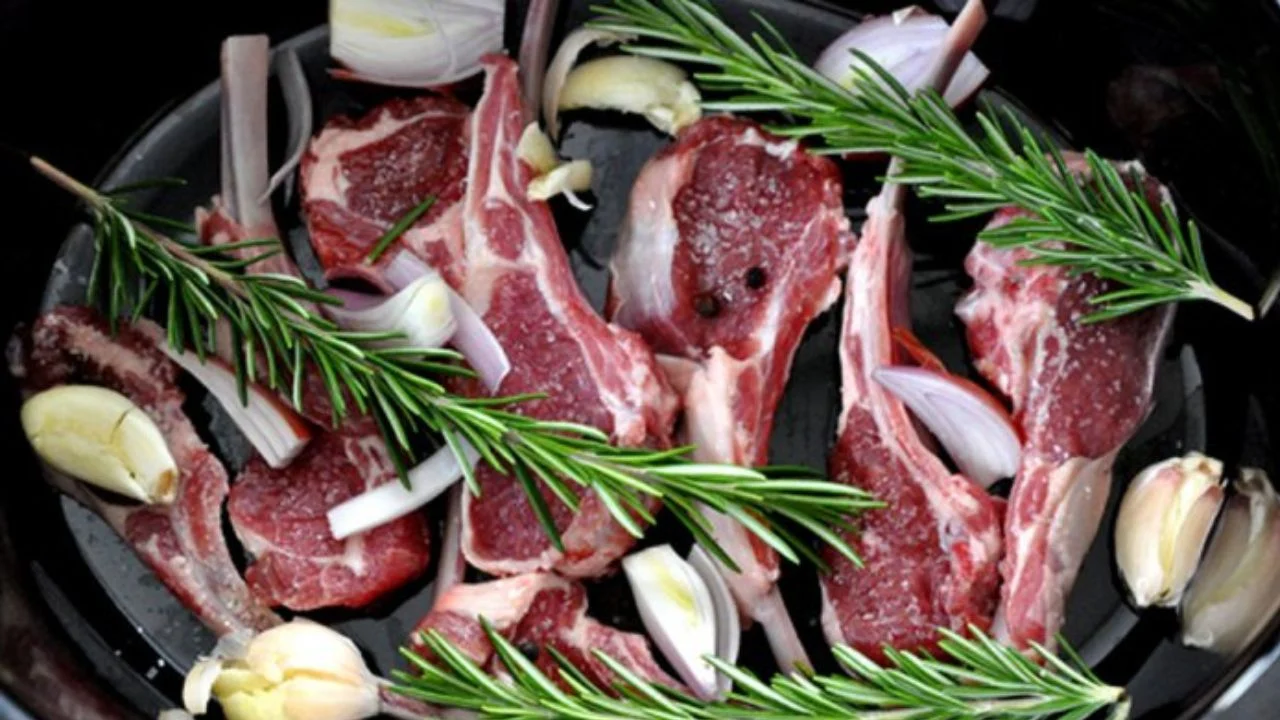 Tips Memasak Daging Kambing Lebih Sehat dan Empuk