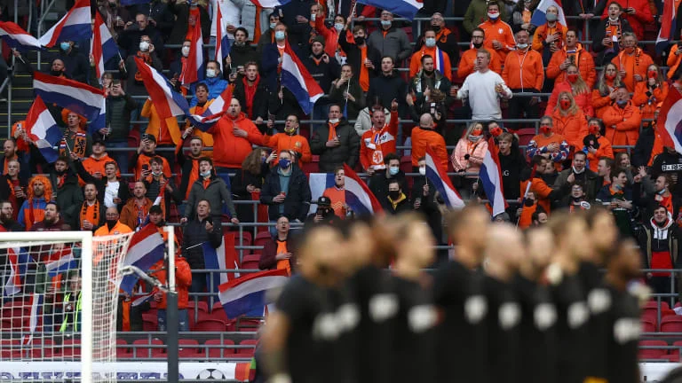 Euforia Piala Dunia dan Fanatisme Suporter Belanda Buat Atmosfer Nobar di Sorong Memanas