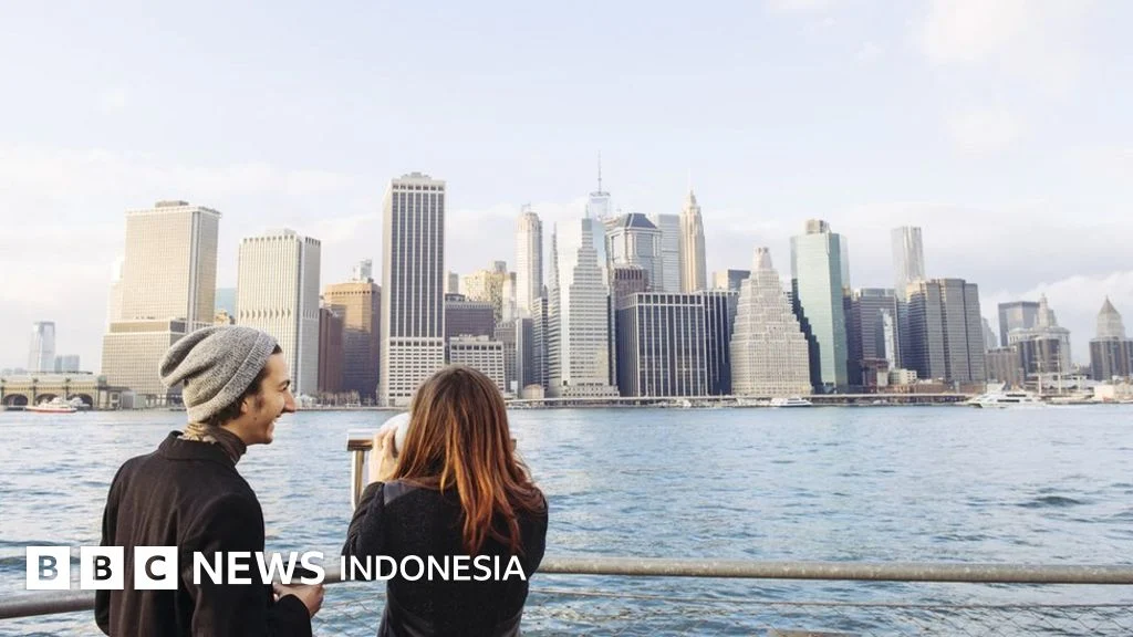 Stranger Berbahaya: Perilaku Anak Muda di Singapura dan New York