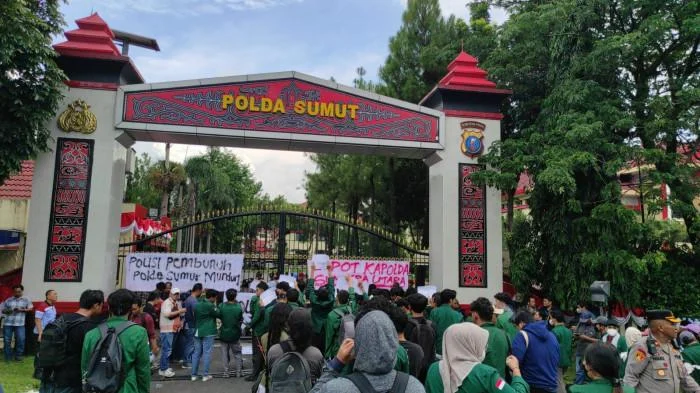 Universitas Sumatera Utara: Mahasiswa Demo dan Tips Merawat Kuda