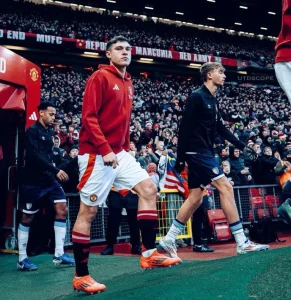 Man Utd Dikabarkan Tidak Akan Merekrut Midfielder Ketiga, Fokus pada Posisi Lain
