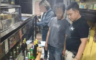 Polisi Ciduk Pria Penjual Miras di Tarogong Kaler Garut, Layanan COD Jadi Modus