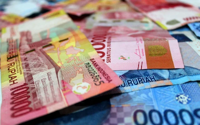 Rupiah Tembus Rp18.000 per Dolar AS, Pasar Waspadai Tekanan The Fed
