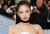 Jennie BLACKPINK Picu Spekulasi Usai Unggah Foto dengan Pria Misterius, Pacar Baru atau Spoiler MV?