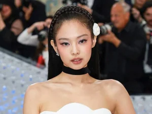 Jennie BLACKPINK Picu Spekulasi Usai Unggah Foto dengan Pria Misterius, Pacar Baru atau Spoiler MV?