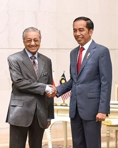 Jokowi Bertakziah ke Rumah Duka Rachmat Gobel, Sampaikan Belasungkawa Mendalam