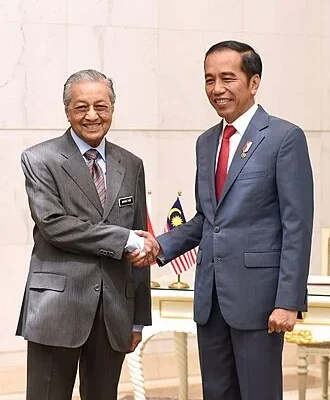 Jokowi Bertakziah ke Rumah Duka Rachmat Gobel, Sampaikan Belasungkawa Mendalam