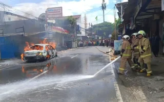 Ngebut ke Lokasi Kebakaran, Mobil Damkar Tabrak Enam Kendaraan di Cakung Jaktim